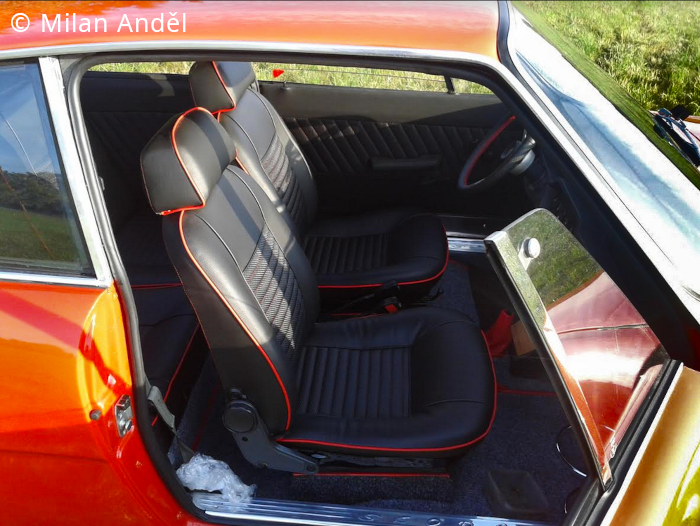 Čalounění sedaček a interiéru do vozu Škoda 110 R, fotografie od našeho zákazníka